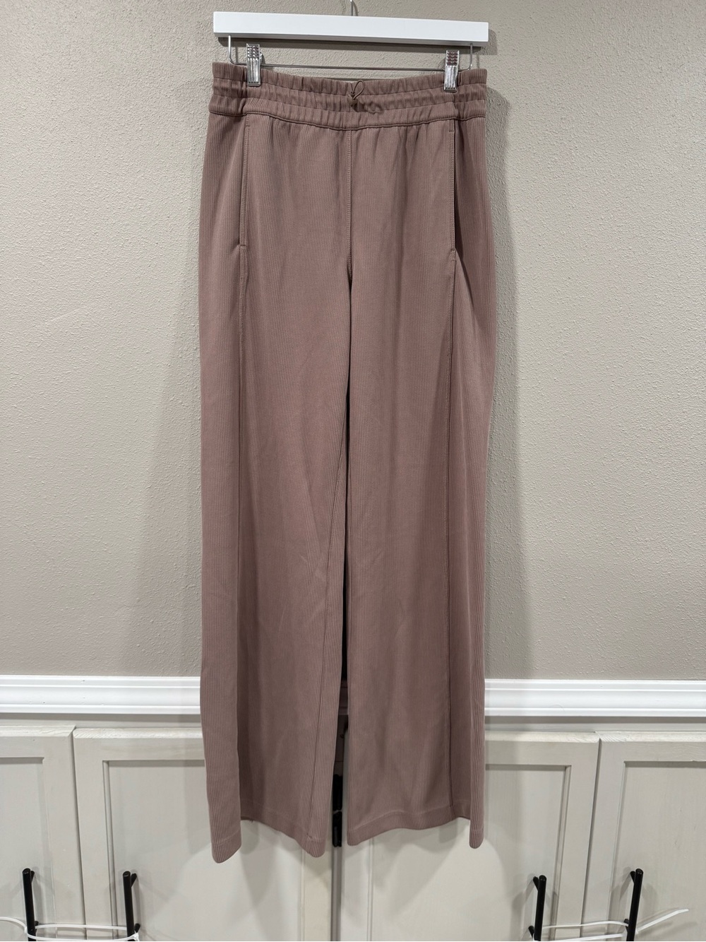Lululemon Ribbed Softstreme Mid Rise Pant 32” Taupetastic - Picture 5 of 10